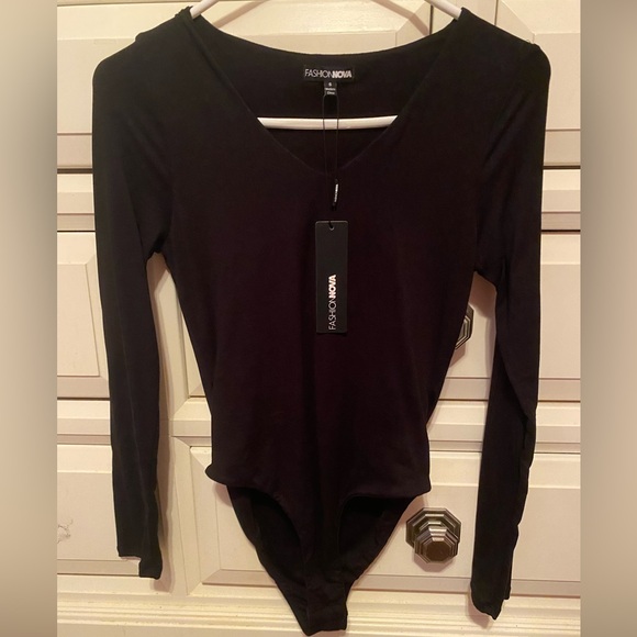 NWT!!!! Black V-Neck Bodysuit - Picture 4 of 5